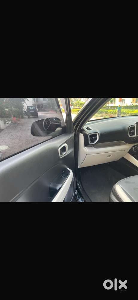 Hyundai Venue Petrol 2024