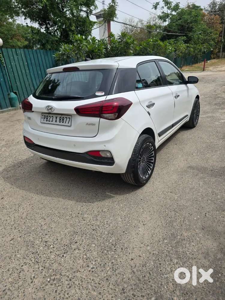 Hyundai I20 Petrol Best In Class 100%genuie Car Less Driven .