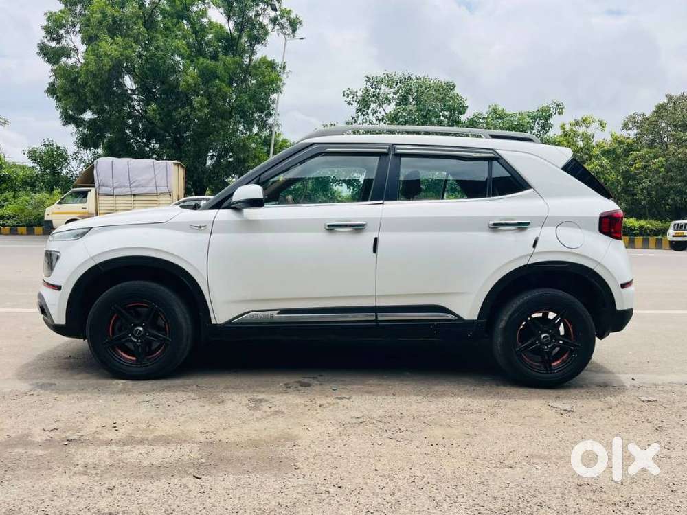 Hyundai Venue E, 2021, Petrol