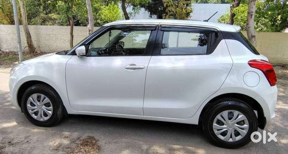 Maruti Suzuki Swift 1.2 Lxi (o), 2023, Petrol