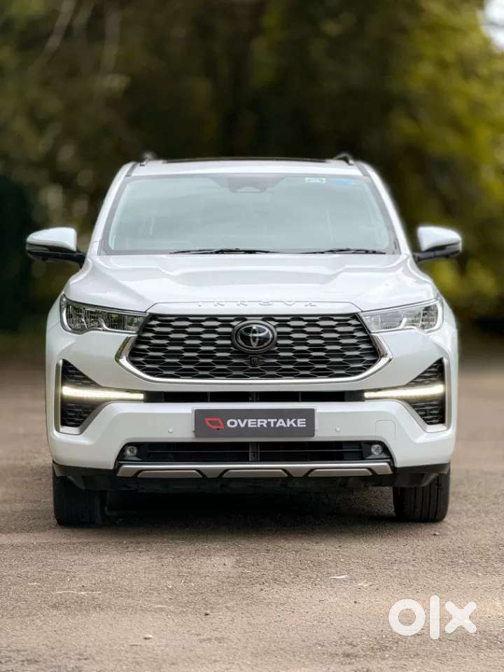 Toyota Innova Hycross 2.0 Zx (o) Hybrid 7 Str, 2025, Petrol