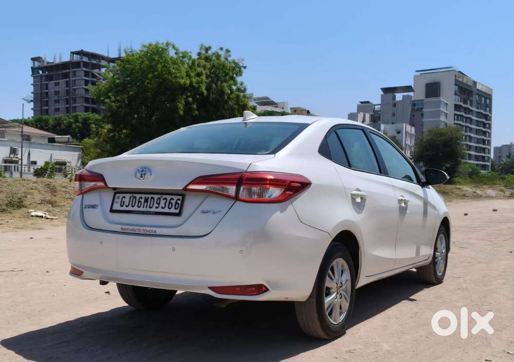 Toyota Yaris V Cvt, 2019, Petrol
