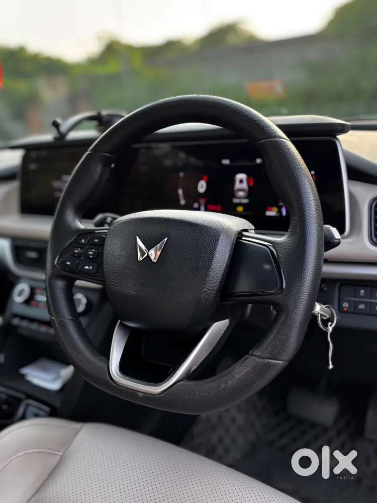 Mahindra Xuv700 2.0 Ax 5 Petrol At Str, 2023, Petrol