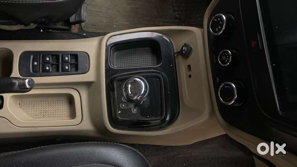 Mahindra Tuv 300 T8 Amt, 2016, Diesel