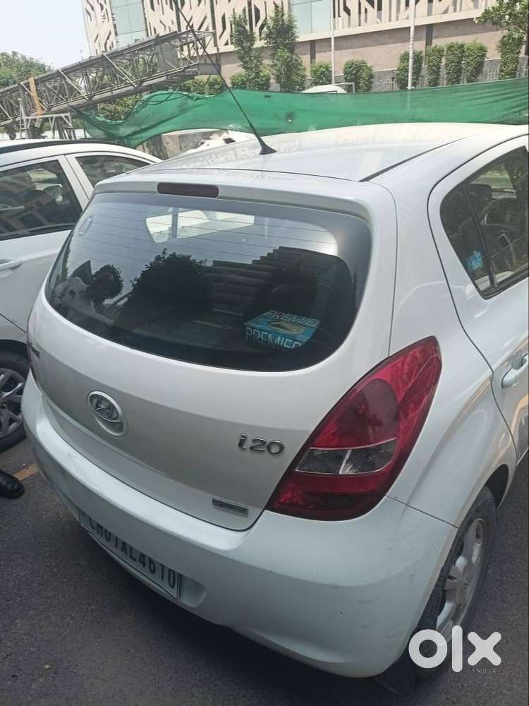 I20 Car White, Petrol, Sports For Sale