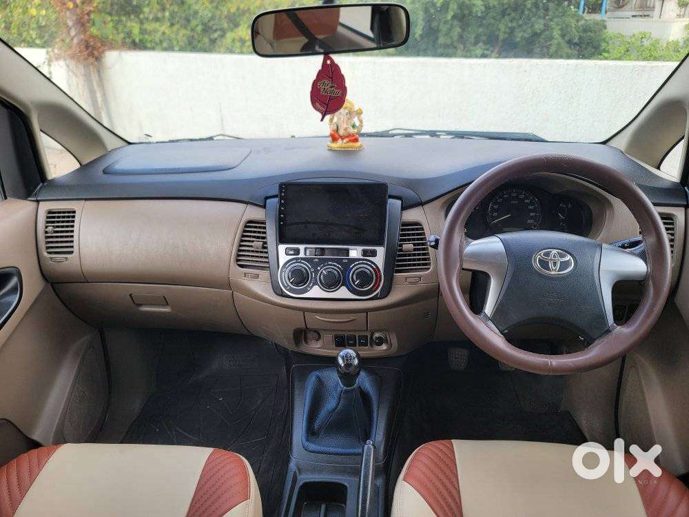 Toyota Innova 2.5 G (diesel) 8 Seater Bs Iv, 2015, Diesel