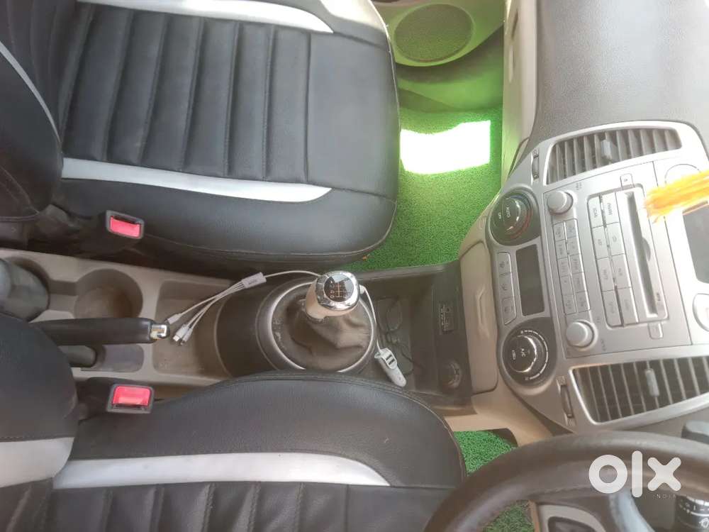 गाड़ी कंडीशन A1 80000 किलोमीटर चली हुई सेकंड ऑनर