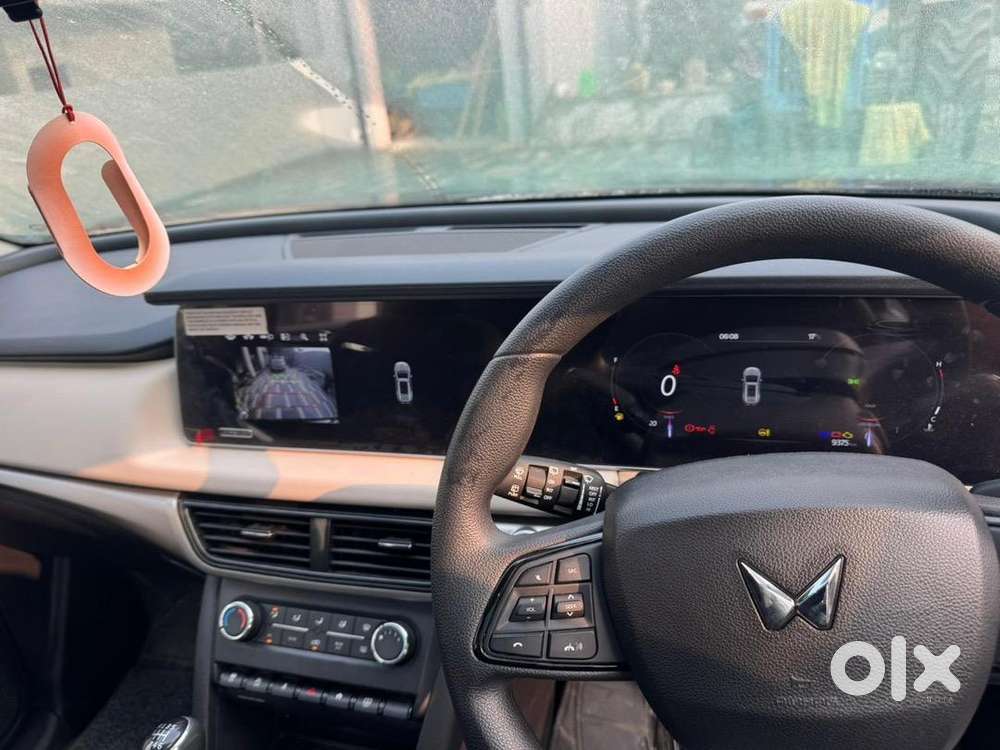 Mahindra Xuv700 2024 Petrol 10000 Km Driven
