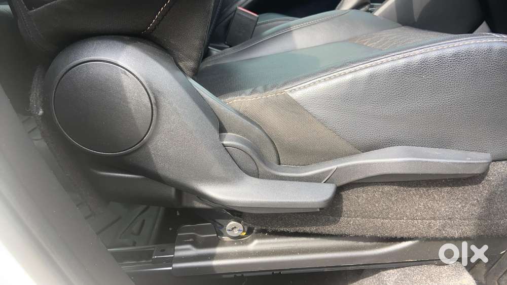 Maruti Suzuki Grand Vitara 1.5 Alpha Plus Intelligent Hybrid Ecvt, 2..