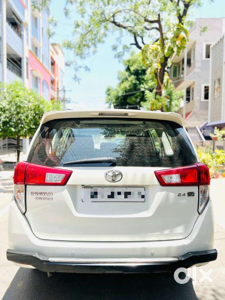 Toyota Innova Crysta 2.4 V 8 Str, 2016, Diesel