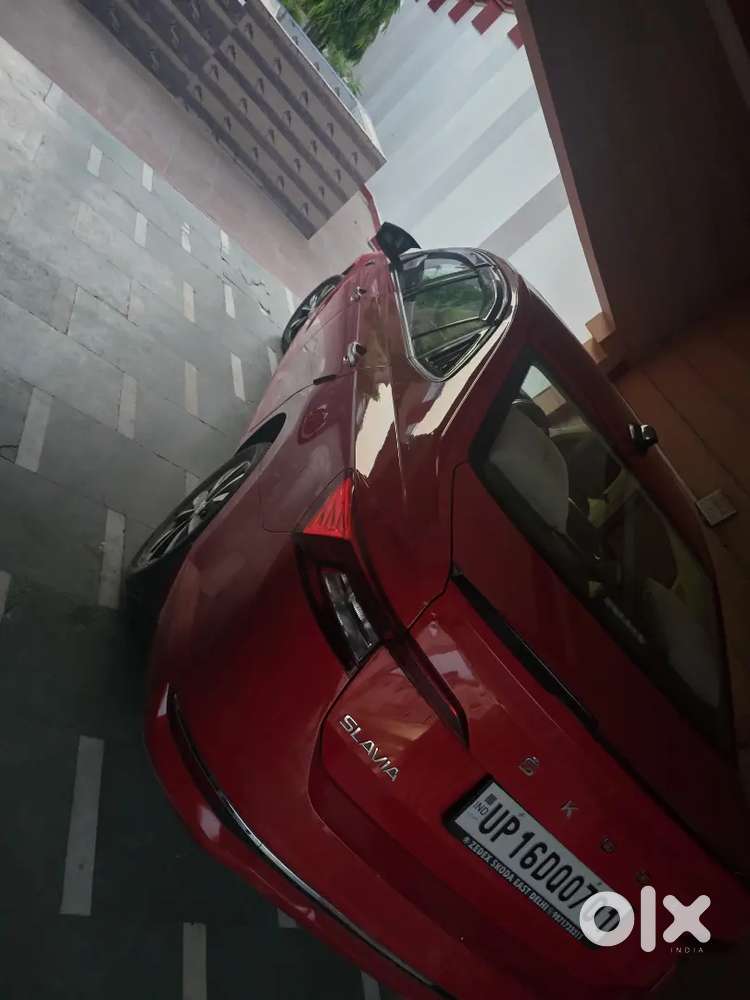 Skoda Slavia Style 1.0  Tsi At Red