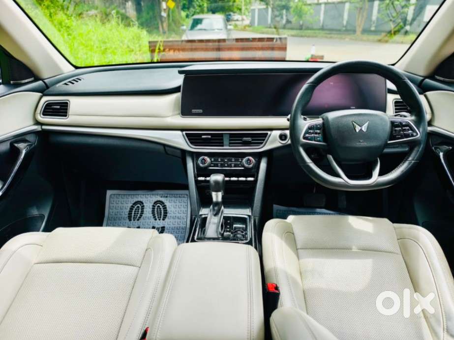 Mahindra Xuv700 2.2 Ax 7 Diesel At Luxury Pack Str, 2022, Diesel