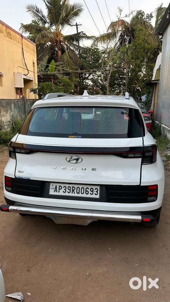 Hyundai Venue 2022 Petrol 20000 Km Driven