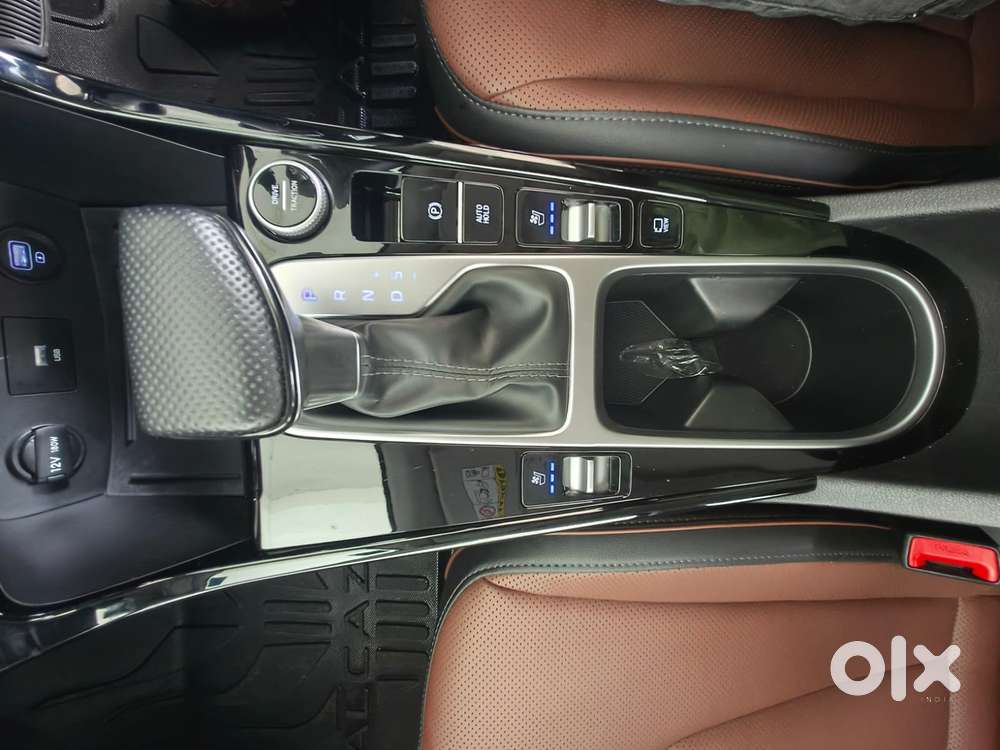 Hyundai Alcazar Signature (o) 6 Str 1.5 Petrol Dct, 2023, Petrol
