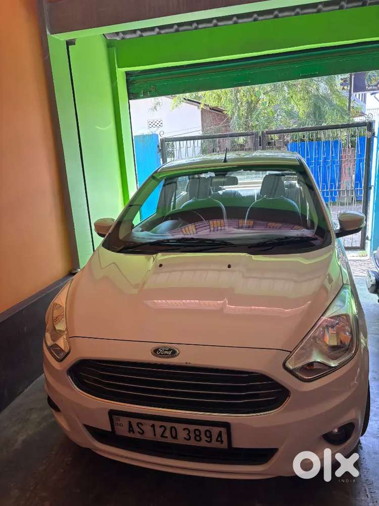 Ford Aspire Titatinium Blu 2016