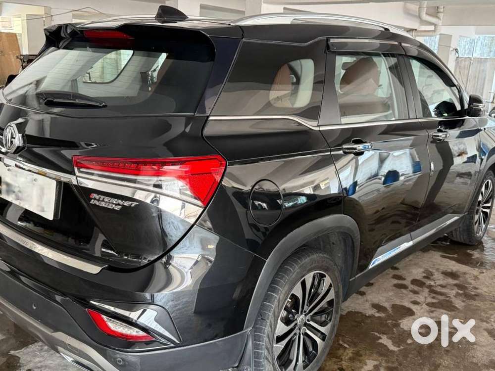 Mg Hector Plus (2022) Top-end