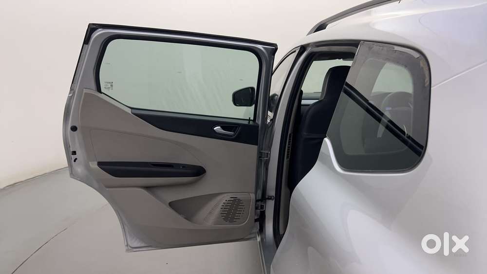 Renault Triber Rxz, 2022, Petrol