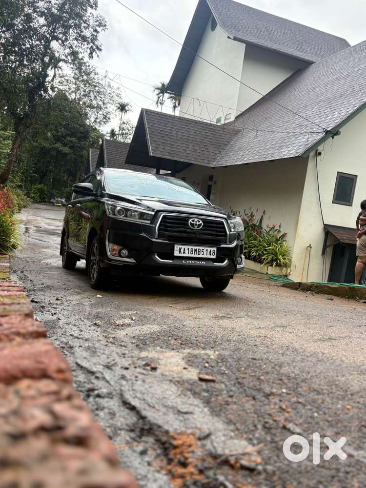 Toyota Innova Crysta 2025