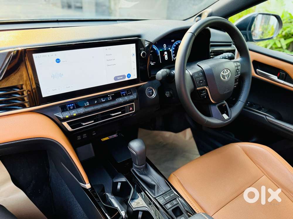 Toyota Camry Hybrid, 2025, Electric