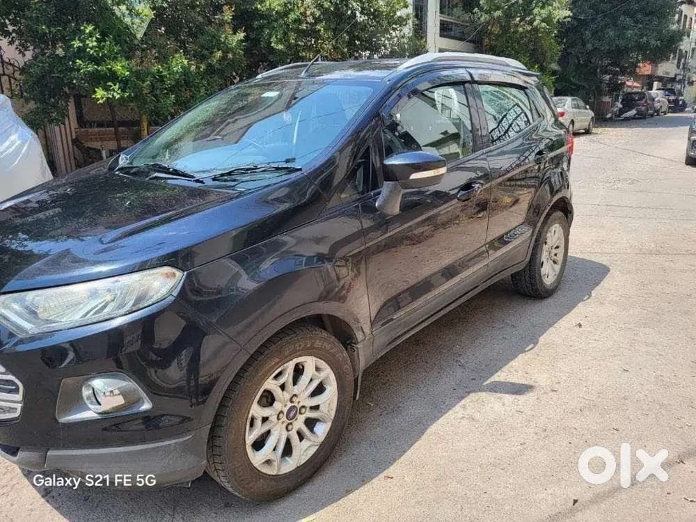 Showroom Track Automatic Ford Ecosport Titanium Petrol 2014 At Amt