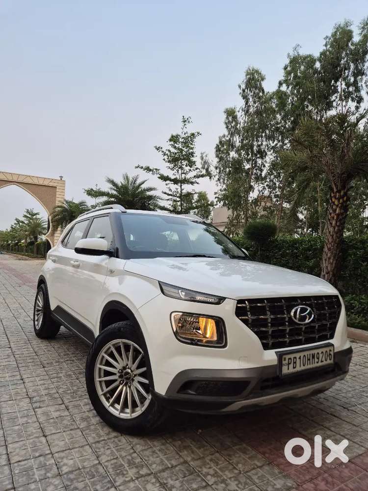 Hyundai Venue 2021 Petrol 71000 Km Driven