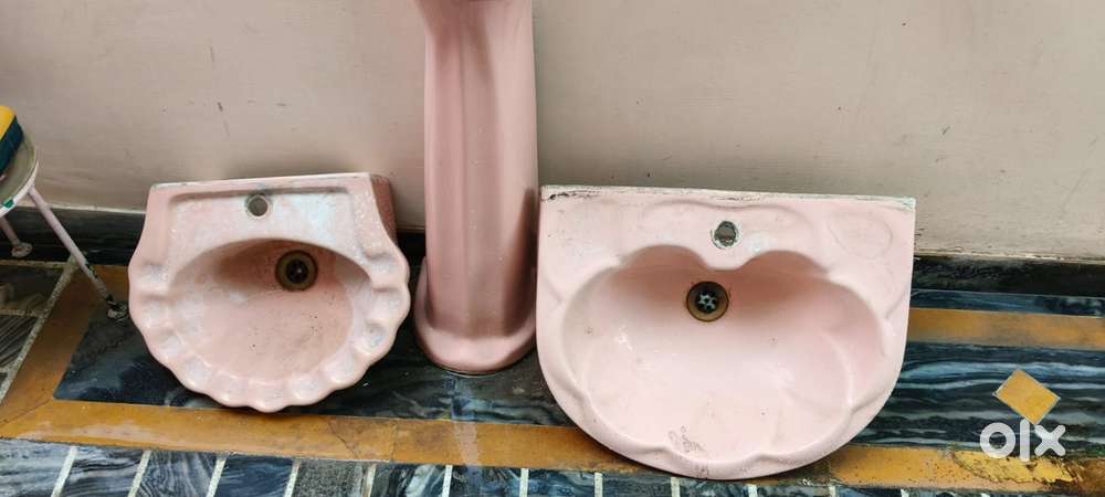 Washbasin, washbasin with pedistiles