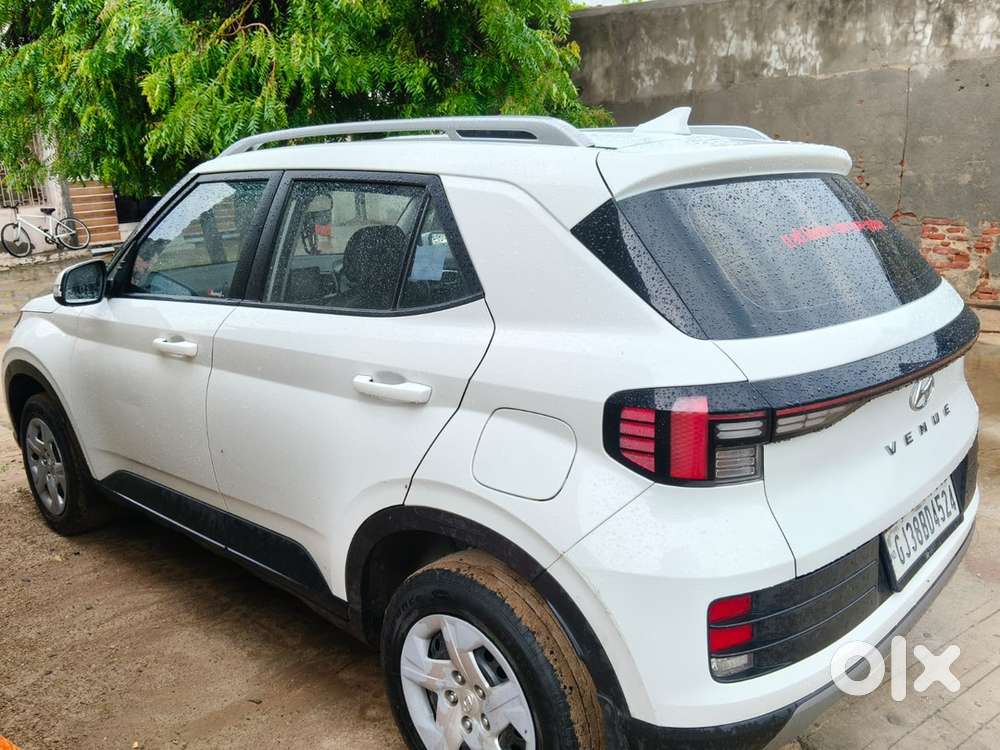 Hyundai Venue 2022 Petrol Well Maintained