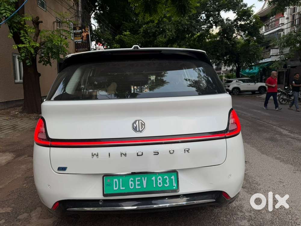 Mg Windsor Ev 2025 With Automatic Transmission