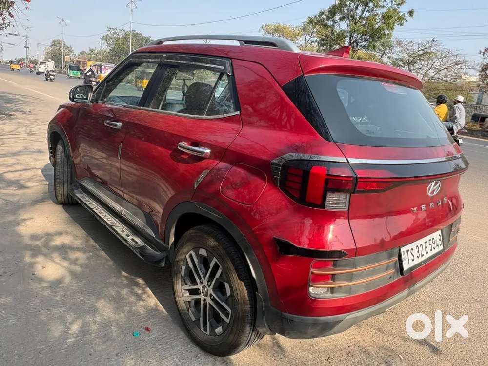 Hyundai Venue 2023 Diesel Well Maintained