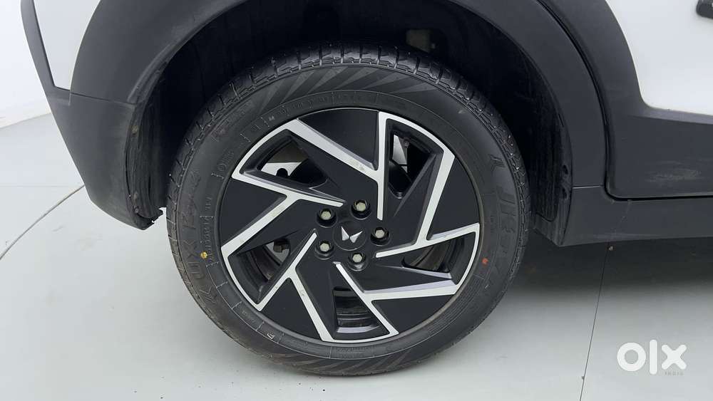 Mahindra Xuv 3xo Ax7l Petrol Mt, 2024, Petrol