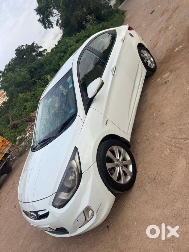Hyundai Verna Fluidic 1.6 Crdi Sx, 2011, Petrol