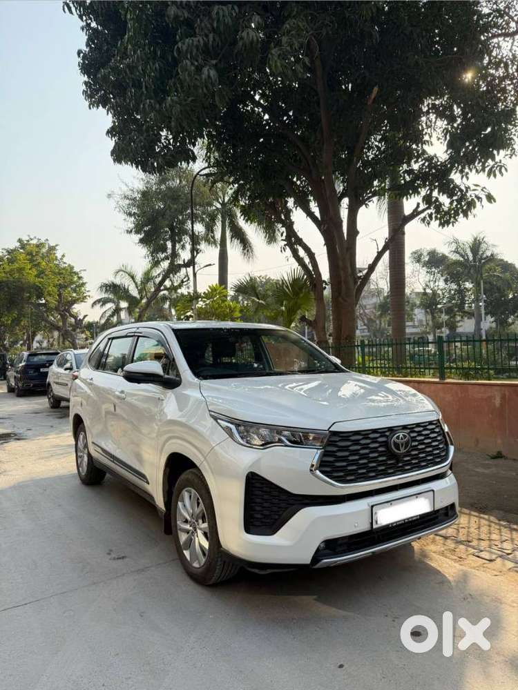 Toyota Innova Hycross 2.0 Vx (o) Hybrid 7 Str, 2025, Petrol