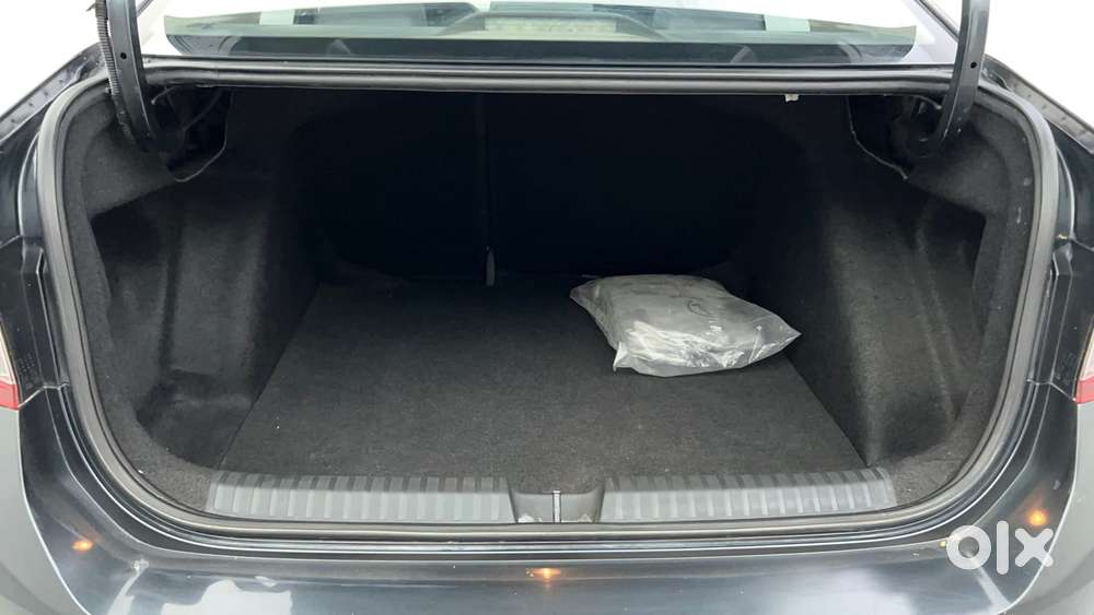 Skoda Slavia Style 1.0l Tsi At, 2022, Petrol