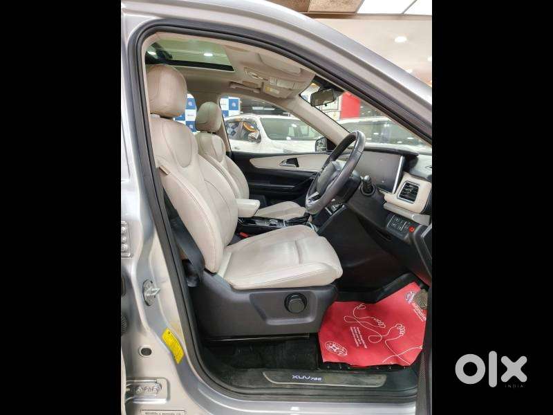 Mahindra Xuv700 2.2 Ax 7 Diesel At Str Awd, 2022, Diesel