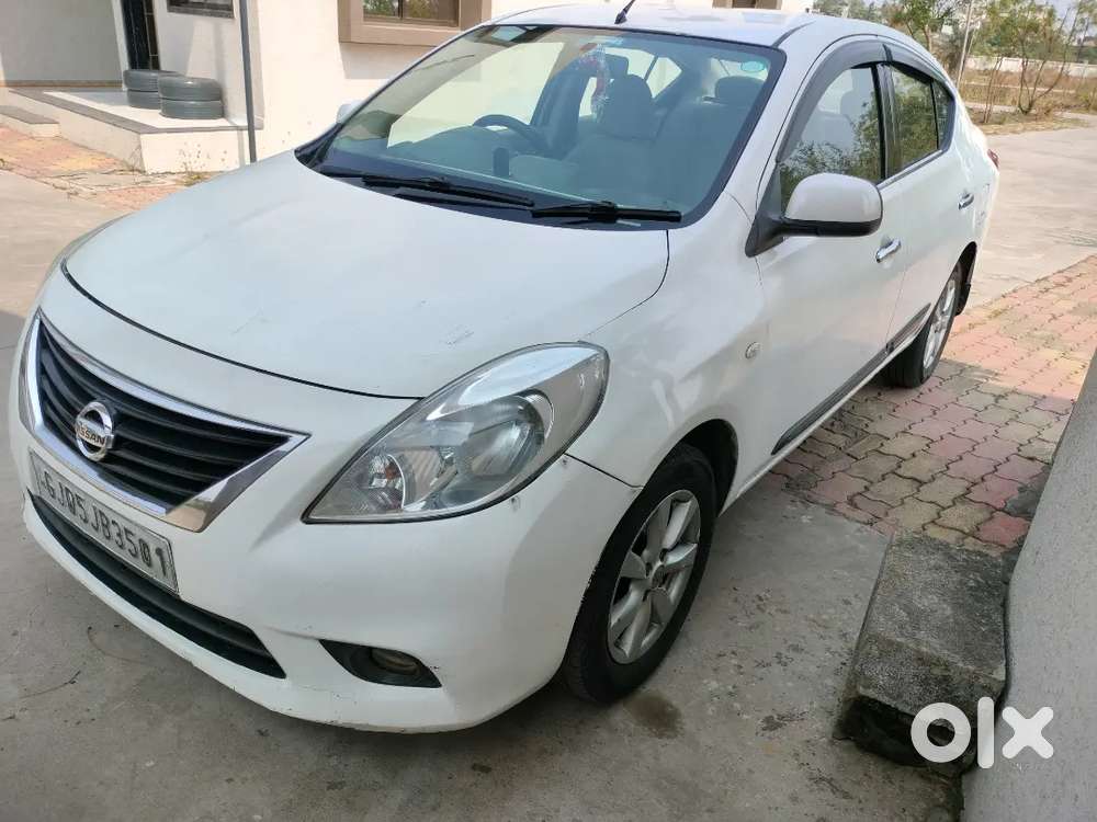 Nissan Sunny 2012