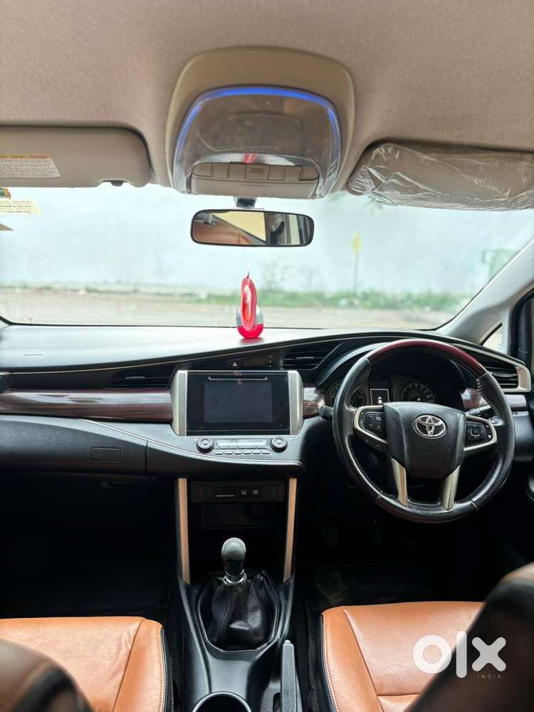 Toyota Innova Crysta 2.4 V, 2017