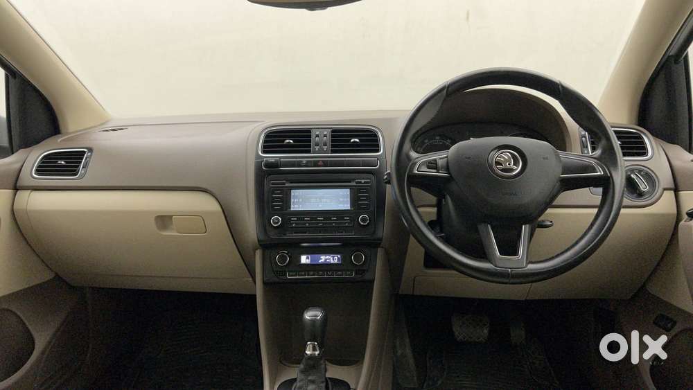 Skoda Rapid 1.6 Mpi At Style, 2016, Petrol