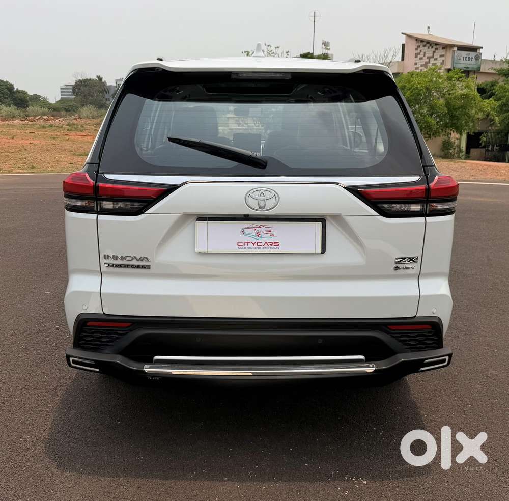 Toyota Innova Hycross 2.0 Zx (o) Hybrid 7 Str, 2025, Petrol