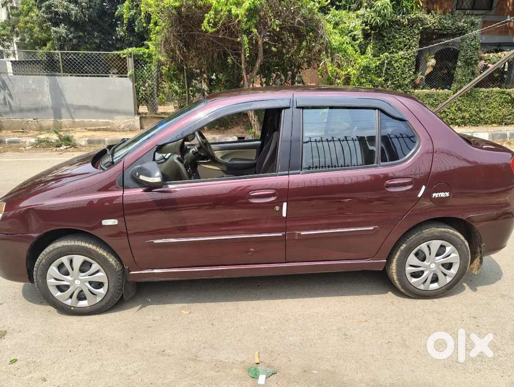 Tata Indigo Cs Glx Petrol 2010 Burgundy  Topend In Showroom Condition.