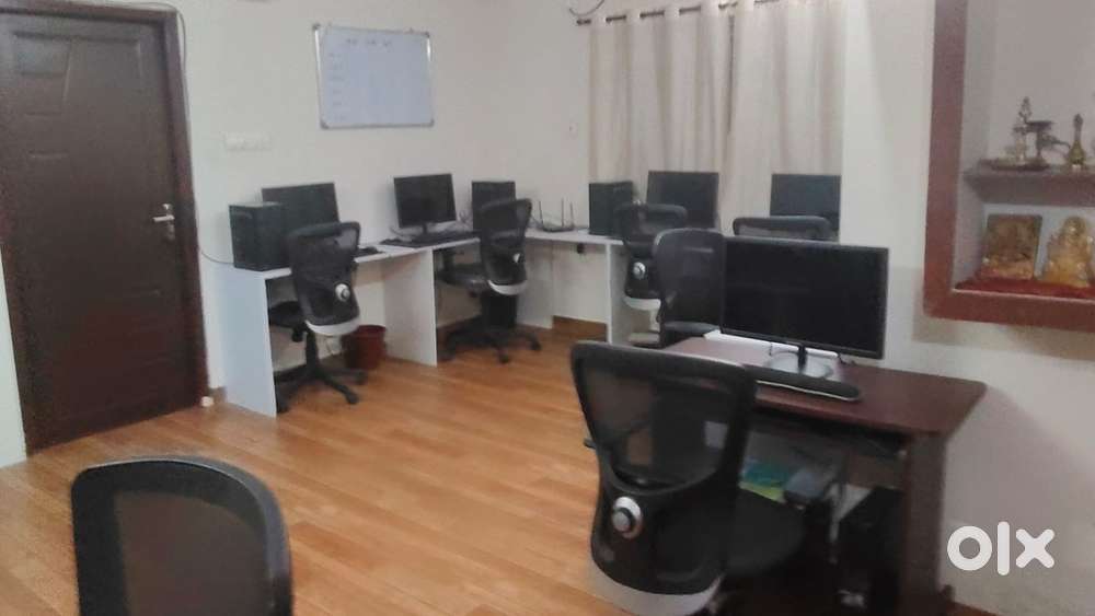 Furnished office space for rent - plug and play