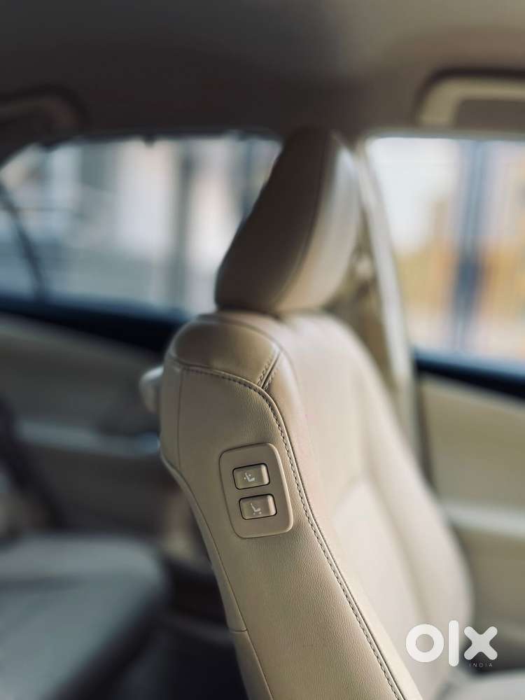 Toyota Camry Hybrid, 2016, Cng & Hybrids