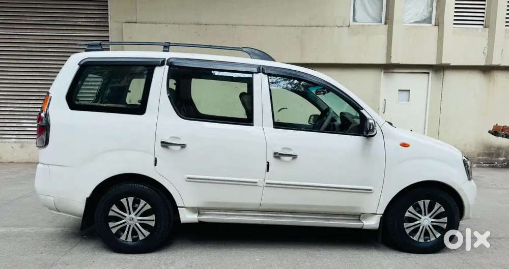 Mahindra Xlro Pearl White