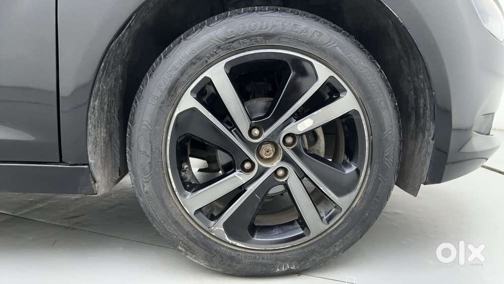 Tata Altroz 1.2 Xz Plus Dark Edition, 2022, Petrol