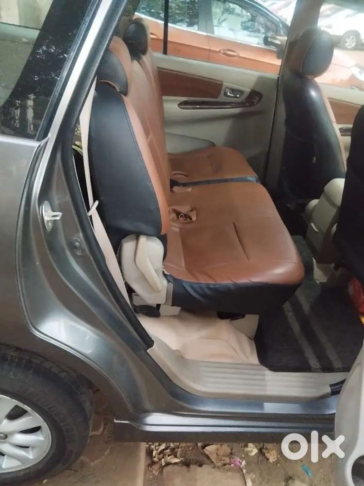 Toyota Innova 2012 V Model