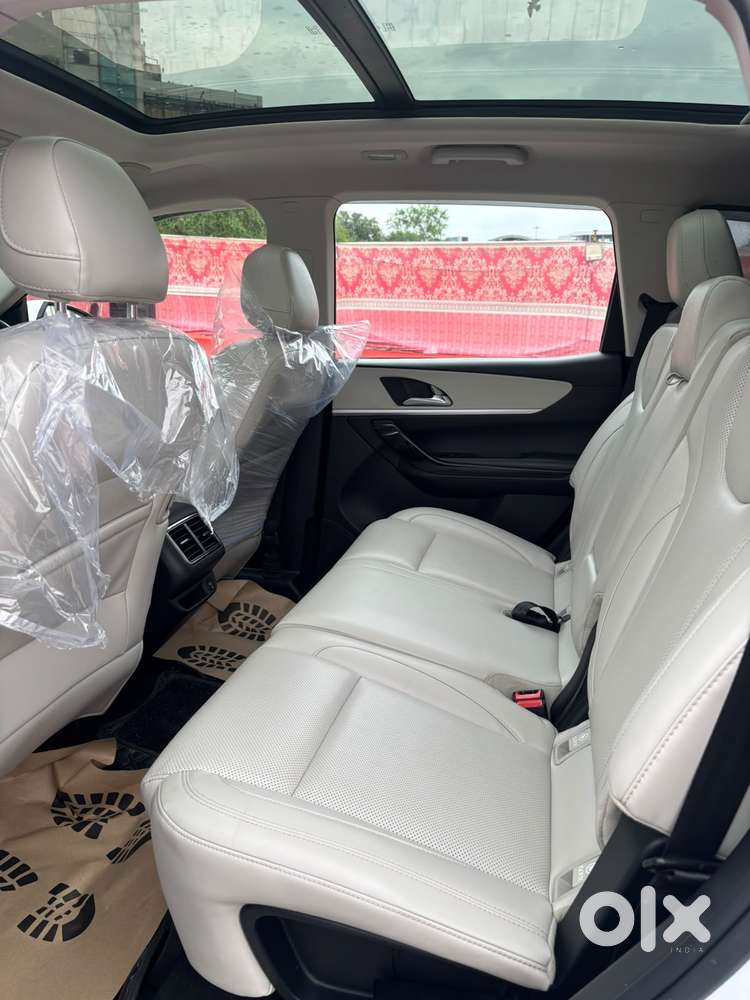 Mahindra Xuv700 2.0 Ax 7 Petrol At Luxury Pack Str, 2024, Petrol