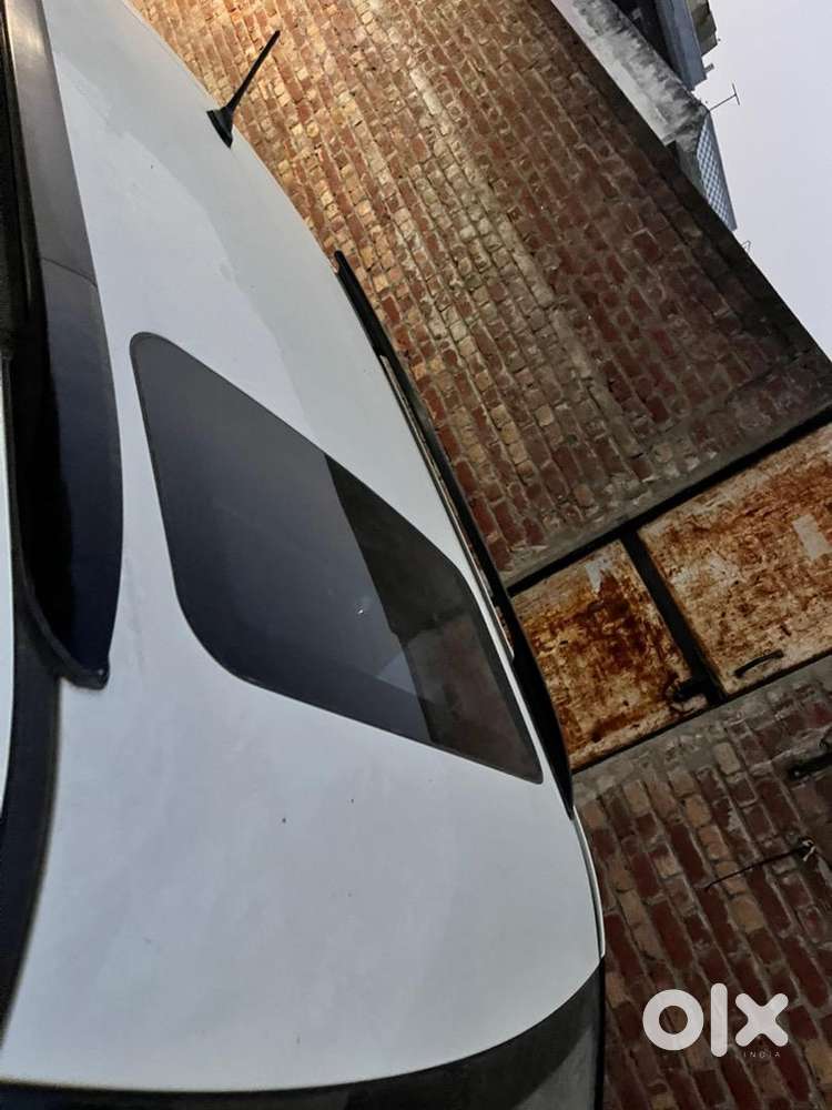 Mahindra Xuv 300 Diesel 1st Owner Sunroof Highway 30avg 150k Km Driven