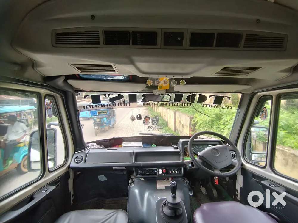 Force Tempo Traveller 17 Seater Ac