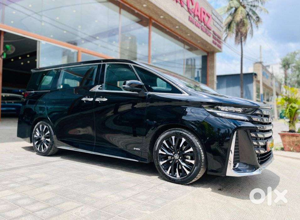 Toyota Vellfire Vip – Executive Lounge, 2025, Petrol