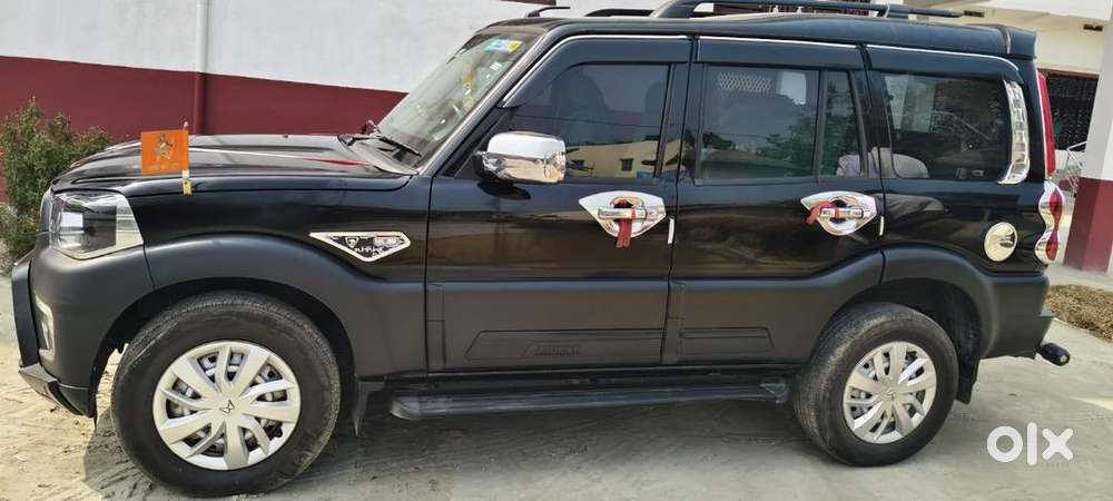 Mahindra Scorpio Classic 2025 Diesel 17900 Km Driven