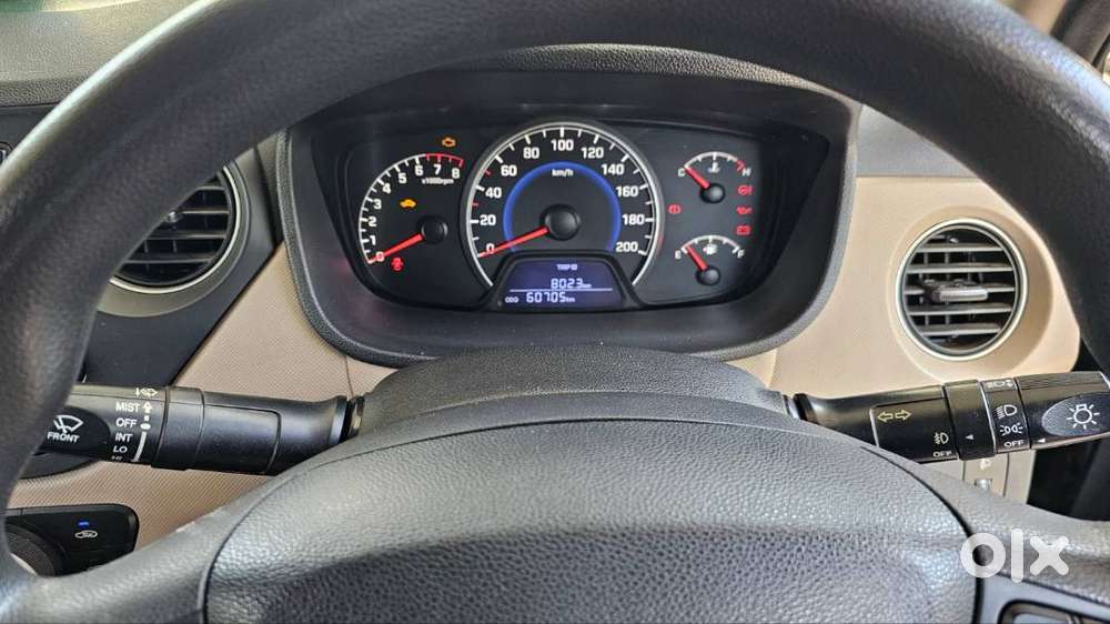 Hyundai Grand I10 Sportz (plus) Petrol /  Manual / 60000 Kms / 2016
